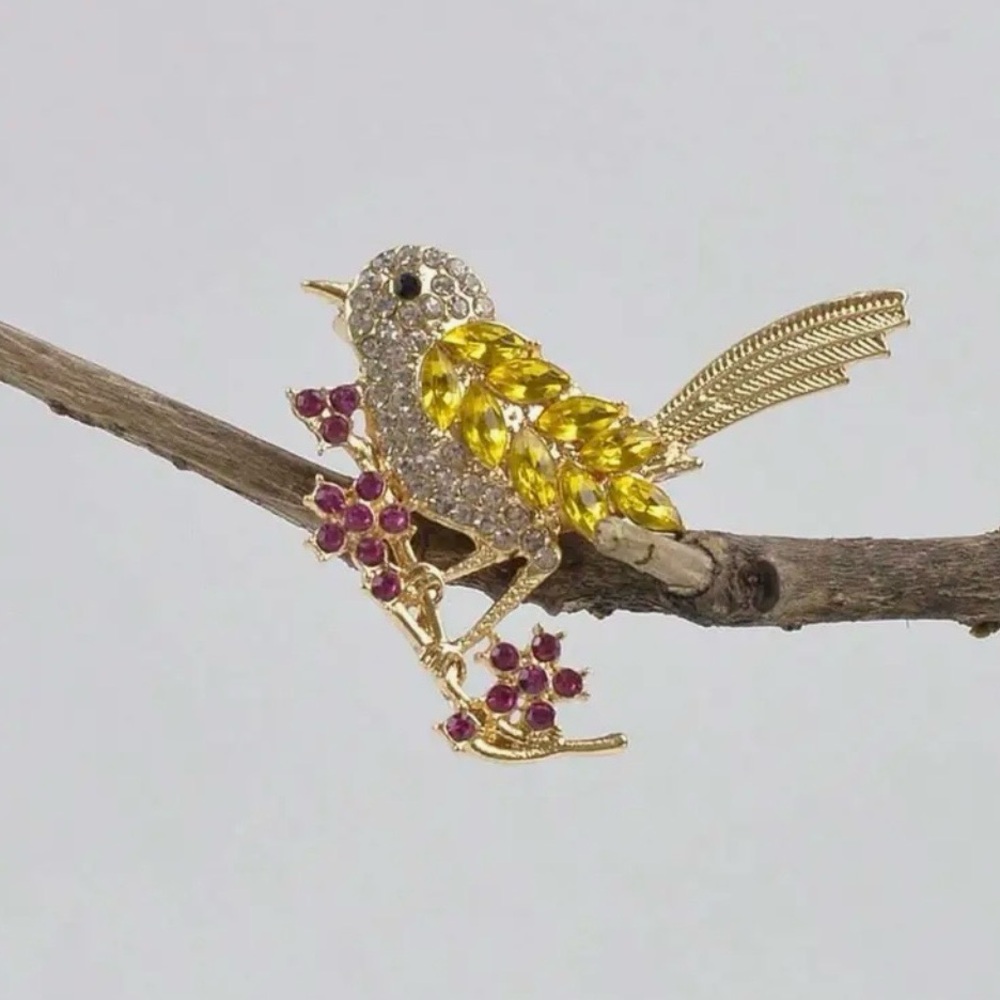 Vintage-Style Cubic Zirconia Magpie Bird on a Branch Brooch Pin. NWOT - Picture 2 of 6